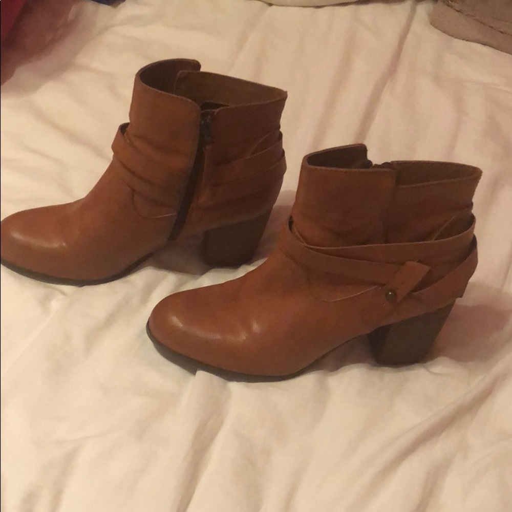 Boots - Picture 2 of 3